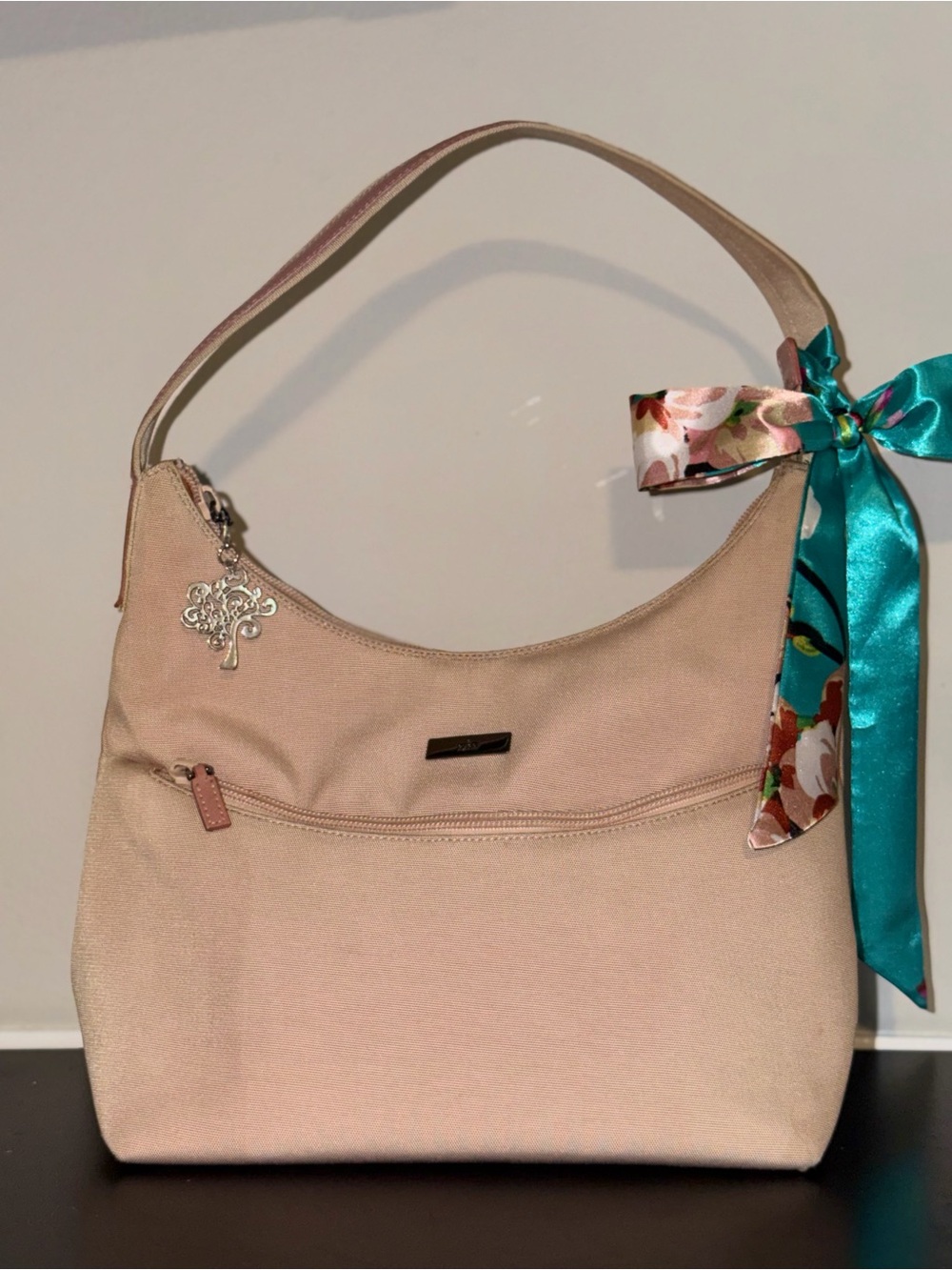 Gucci Two-toned Women's Beige Hobo Shoulder Bag